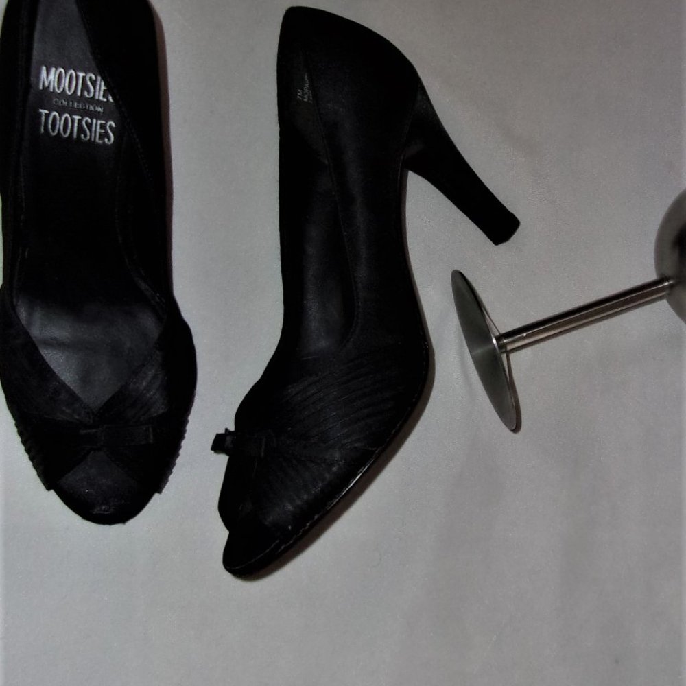 Mootsie tootsies black womans size 7 high dress heels 7 seven shoes sexy
